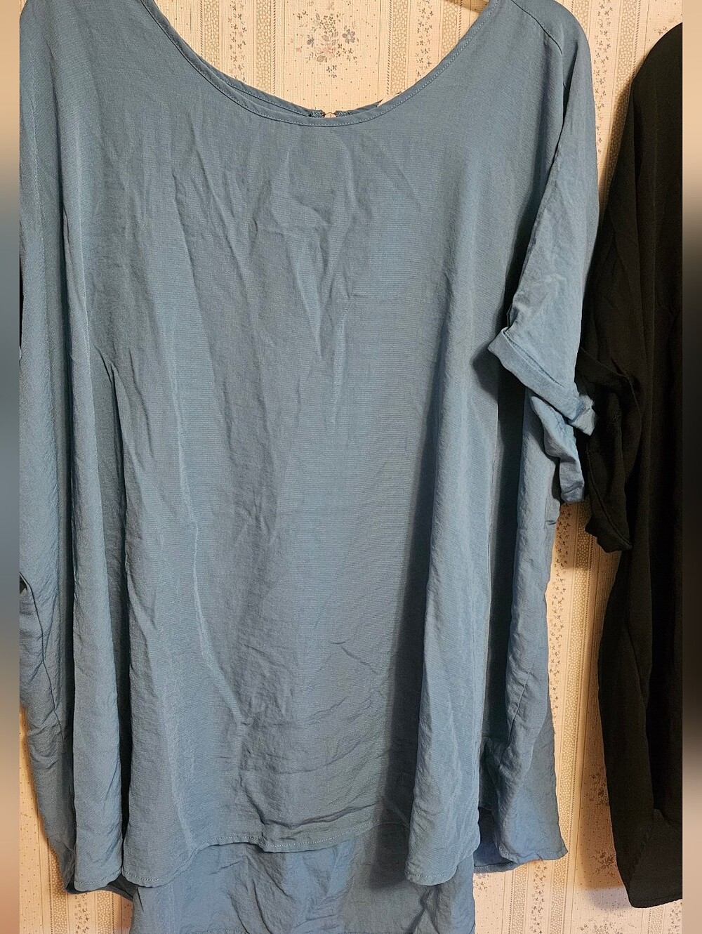 2 Torrid Tops 3x - Picture 2 of 5